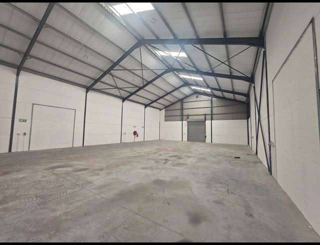 507M² WAREHOUSE TO LET IN FIRGROVE INDUSTRIAL ESTATE